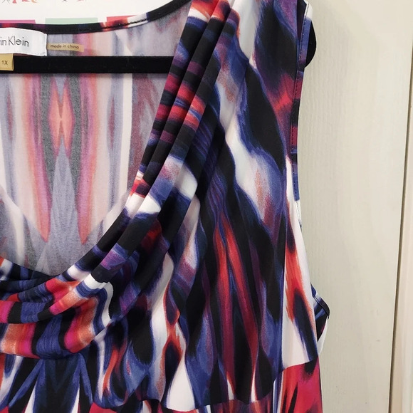 Calvin Klein Printed Cowl Sleeveless Blouse in Size 1X - Picture 4 of 9